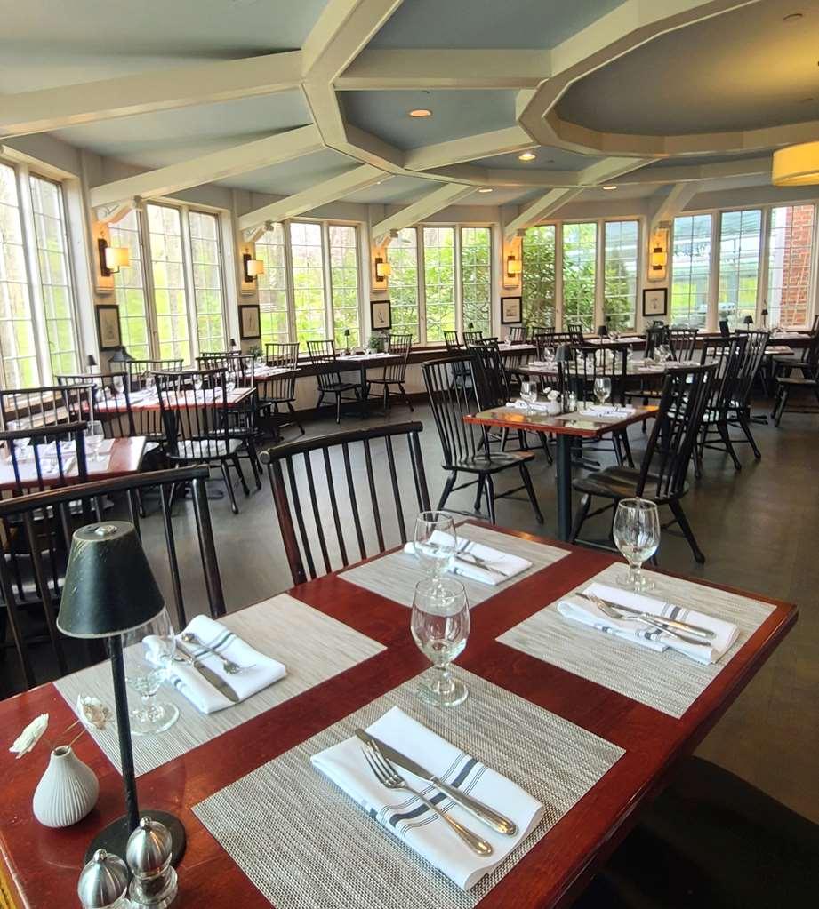 Avon Old Farms Hotel Restaurante foto